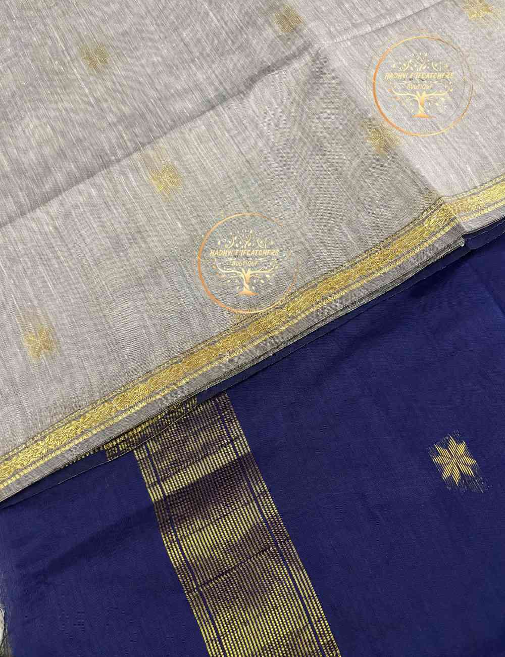 Ezhilvili-Silver Grey Semi Maheswari Silk Cotton Saree - Image 2