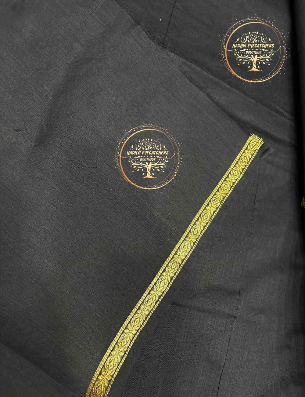 VijayaShri-White Semi Maheswari Silk Cotton Saree - Image 4