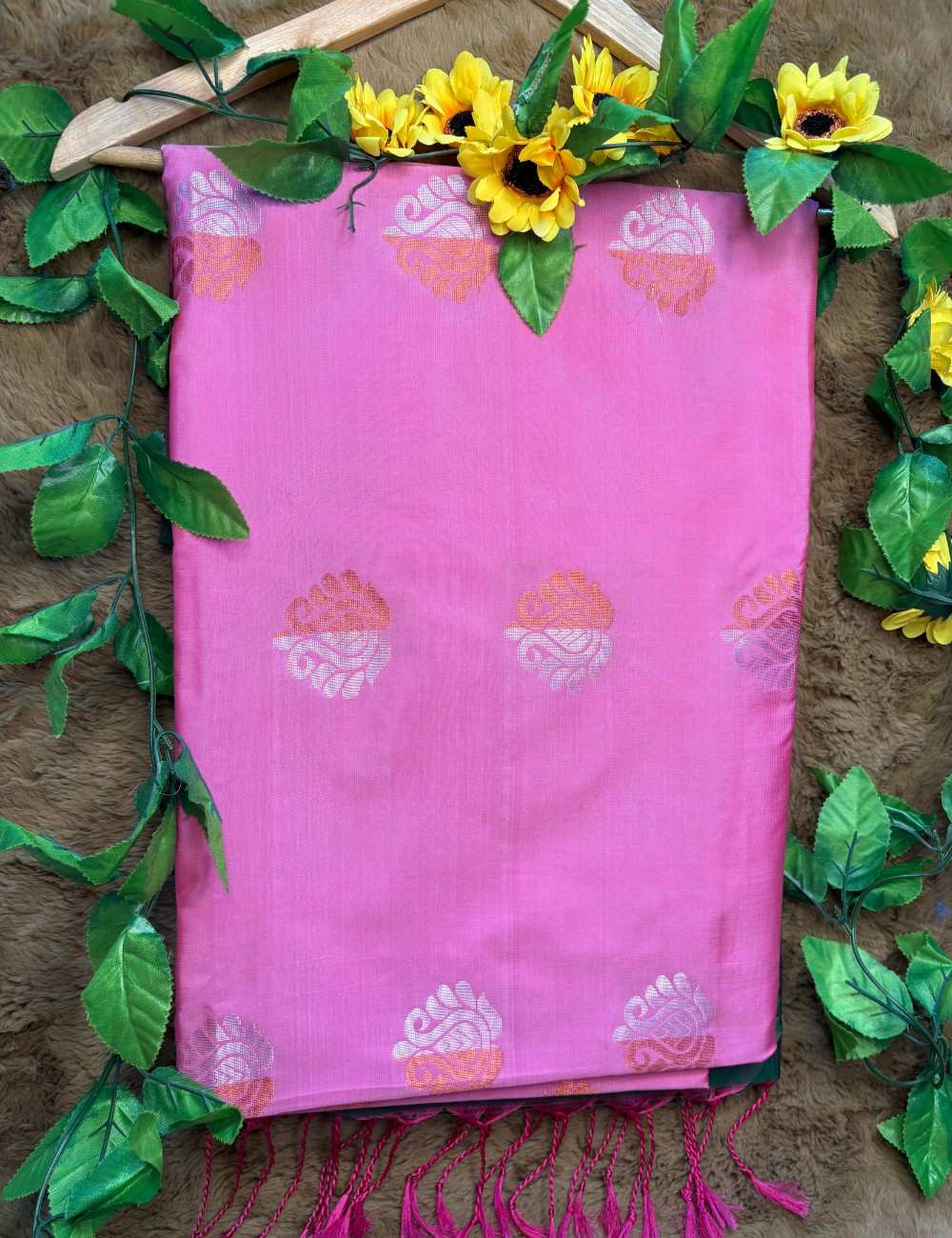 Pink Raga Soft Silk Saree with Green Pallu and Dual-Tone Motifs